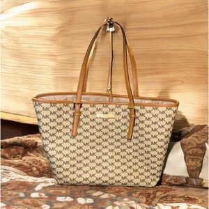 Michael Kors EUC tote/purse large size with COA #michaelkors, #purses, #totes